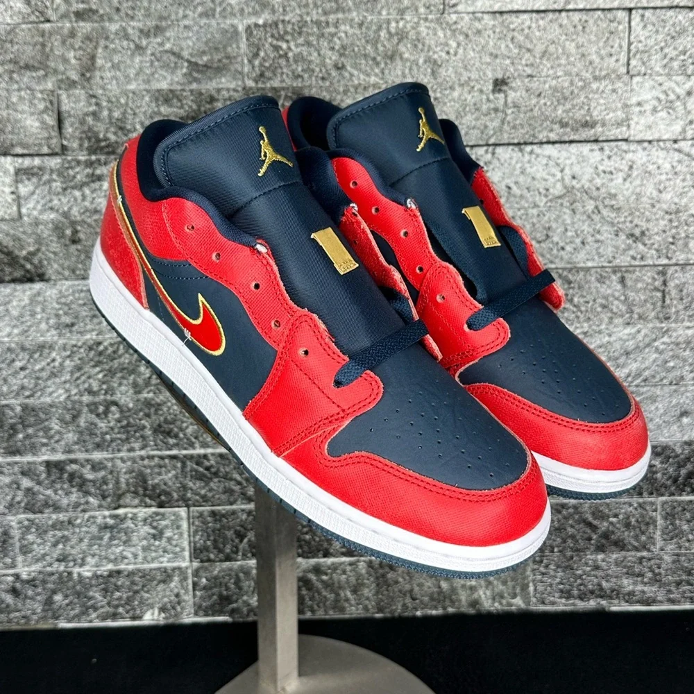 Jordan 1 Low SE Travel Navy Sport Red - M7/Y7/W8.5
